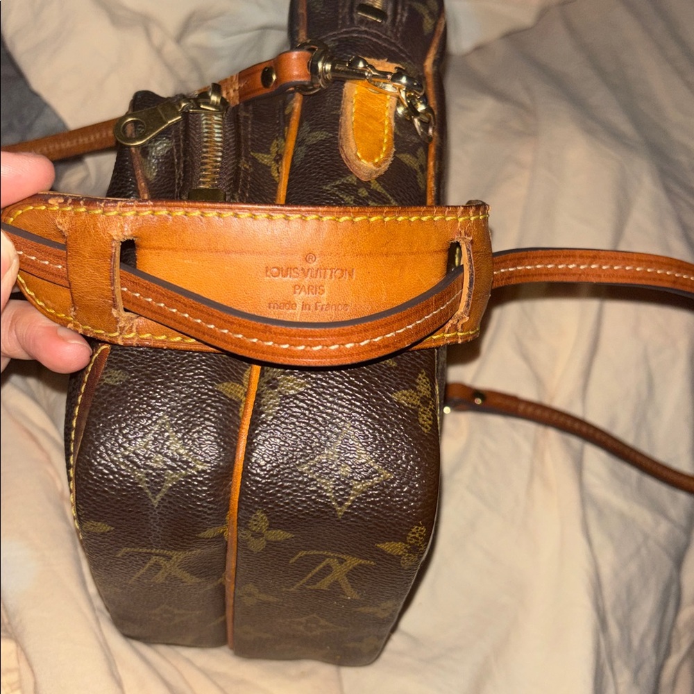 Louis Vuitton Authentic Monogram Amazon Crossbody… - image 6
